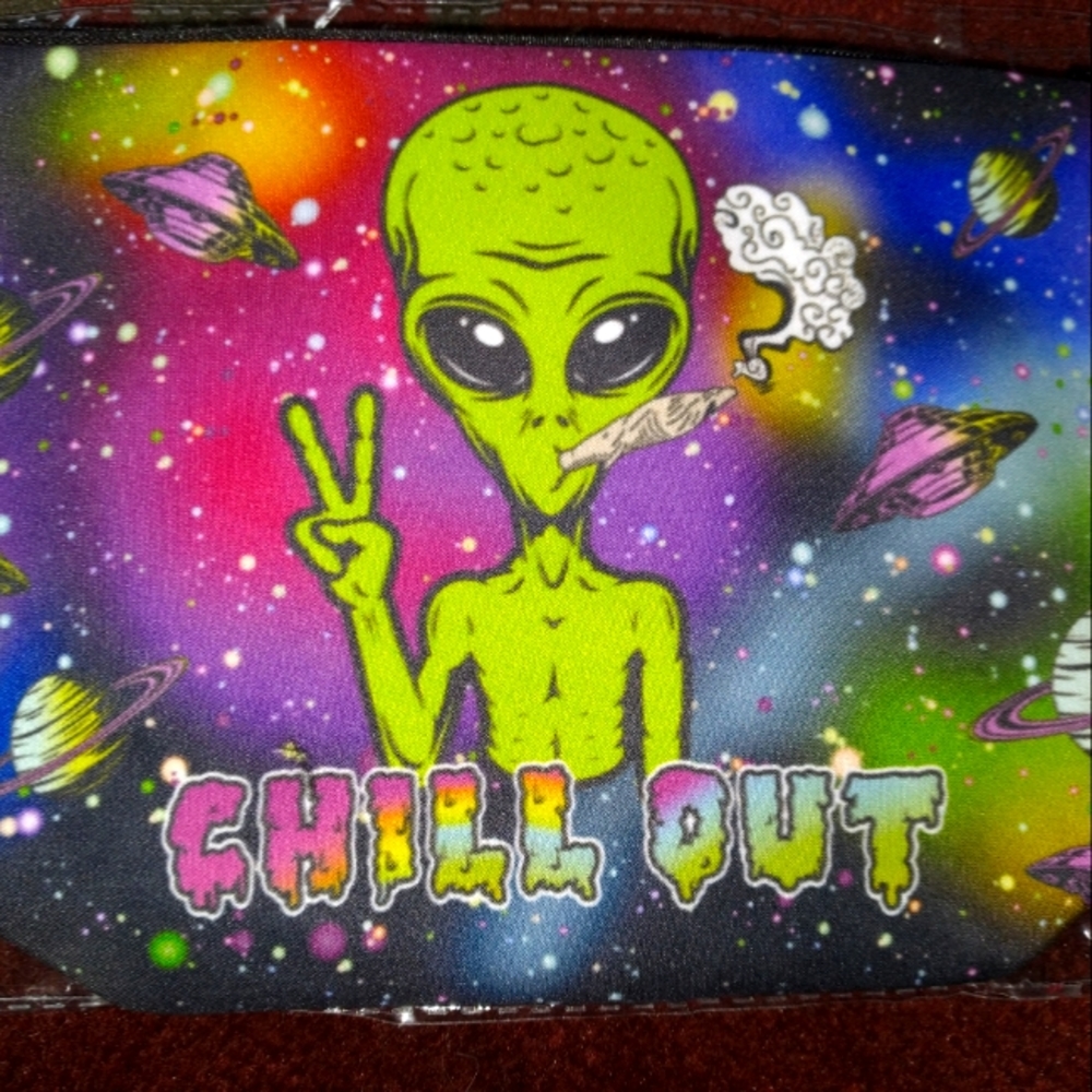 Alien "Chill Out" Zipper Pouch